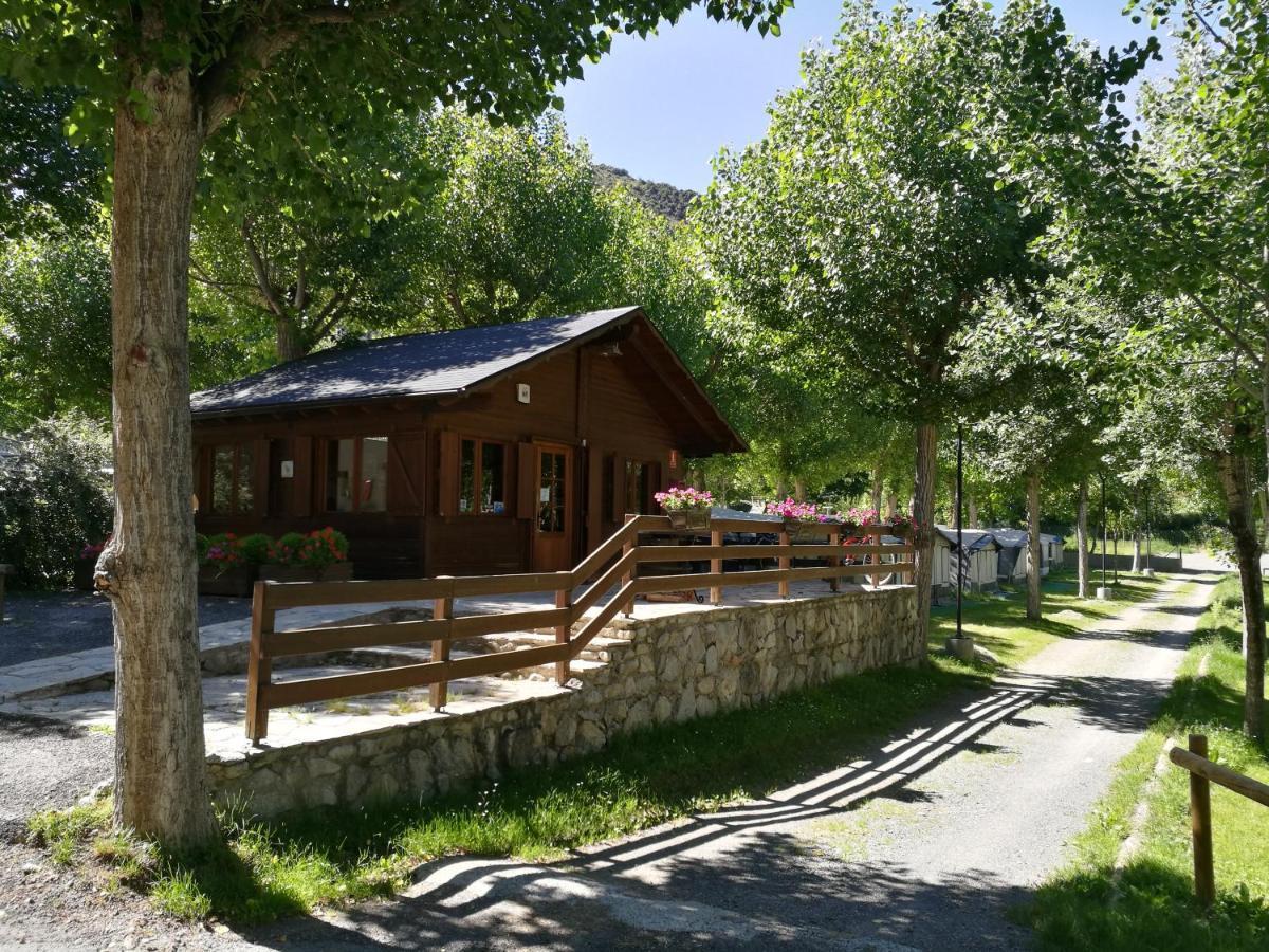 Bungalows Nou Camping La Guingueta D'Aneu Bagian luar foto