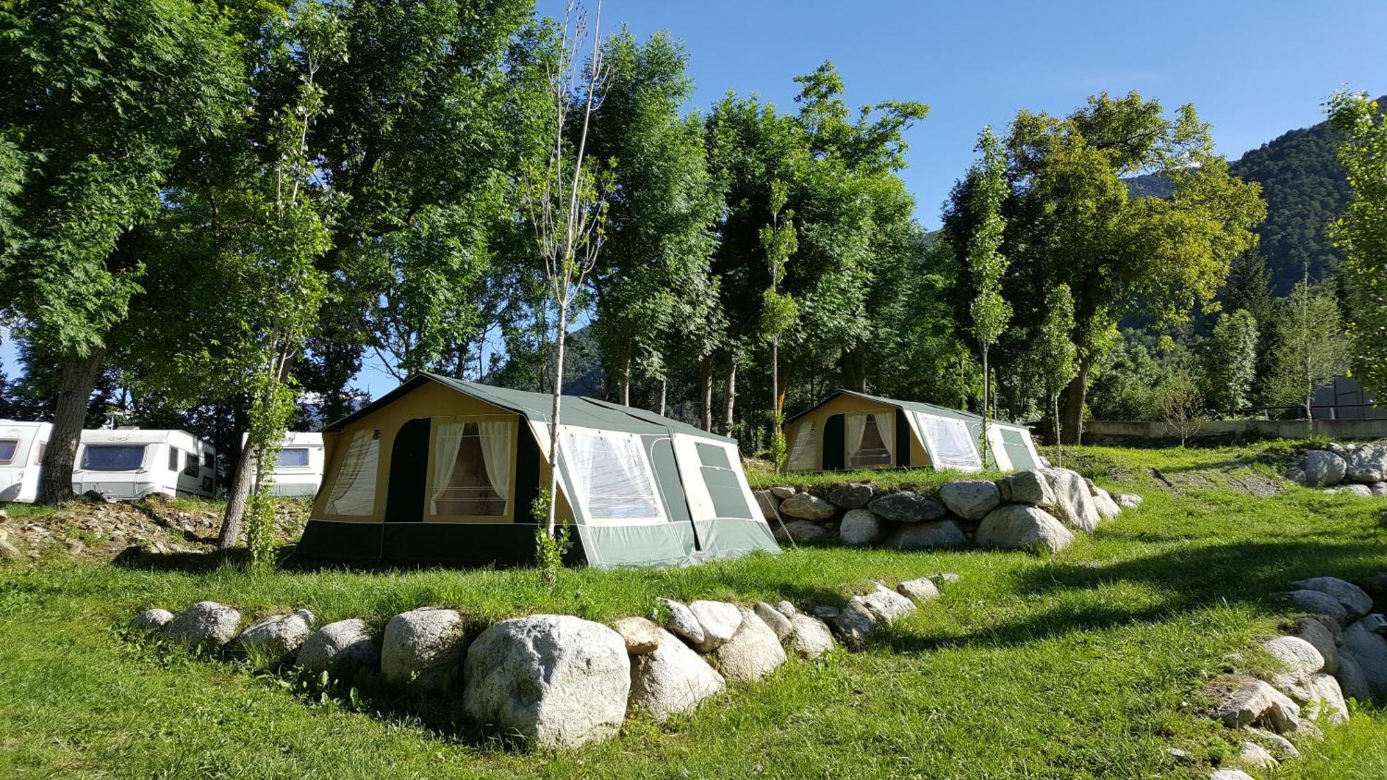 Bungalows Nou Camping La Guingueta D'Aneu Bagian luar foto