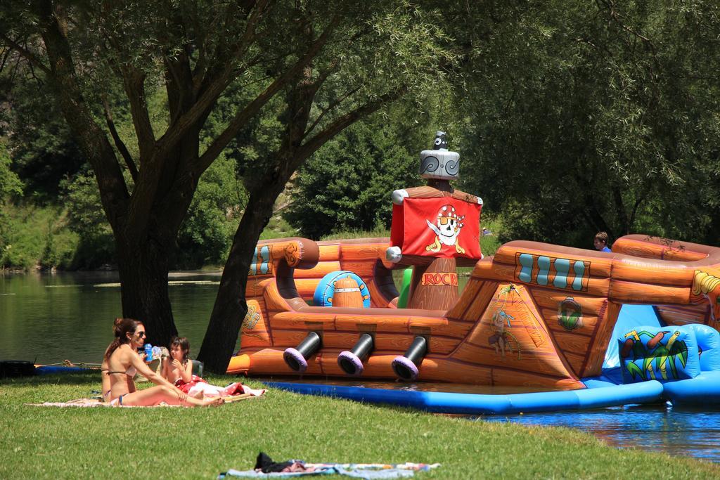 Bungalows Nou Camping La Guingueta D'Aneu Bagian luar foto