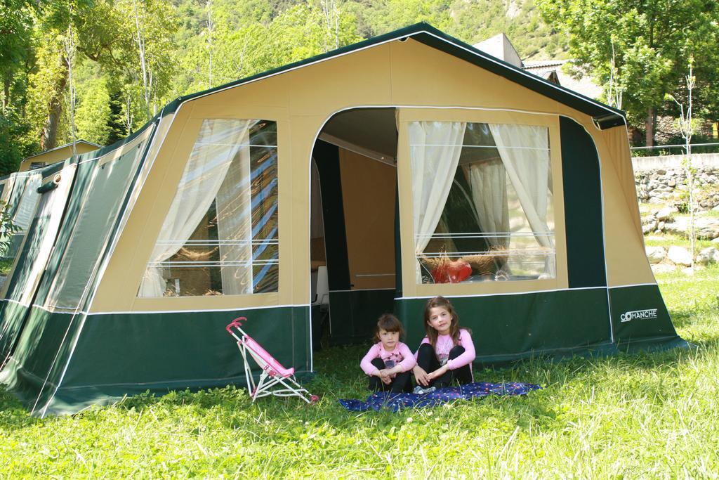 Bungalows Nou Camping La Guingueta D'Aneu Bagian luar foto