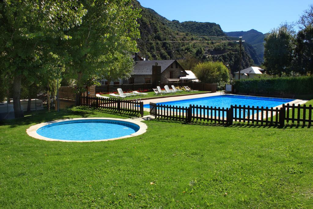 Bungalows Nou Camping La Guingueta D'Aneu Bagian luar foto