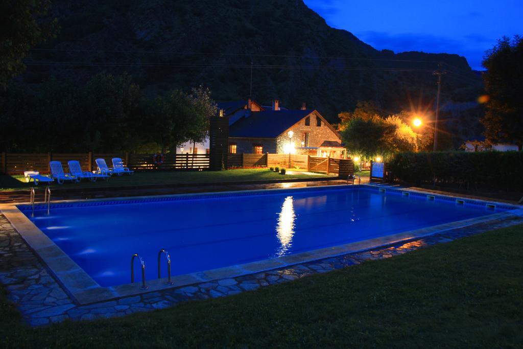 Bungalows Nou Camping La Guingueta D'Aneu Bagian luar foto