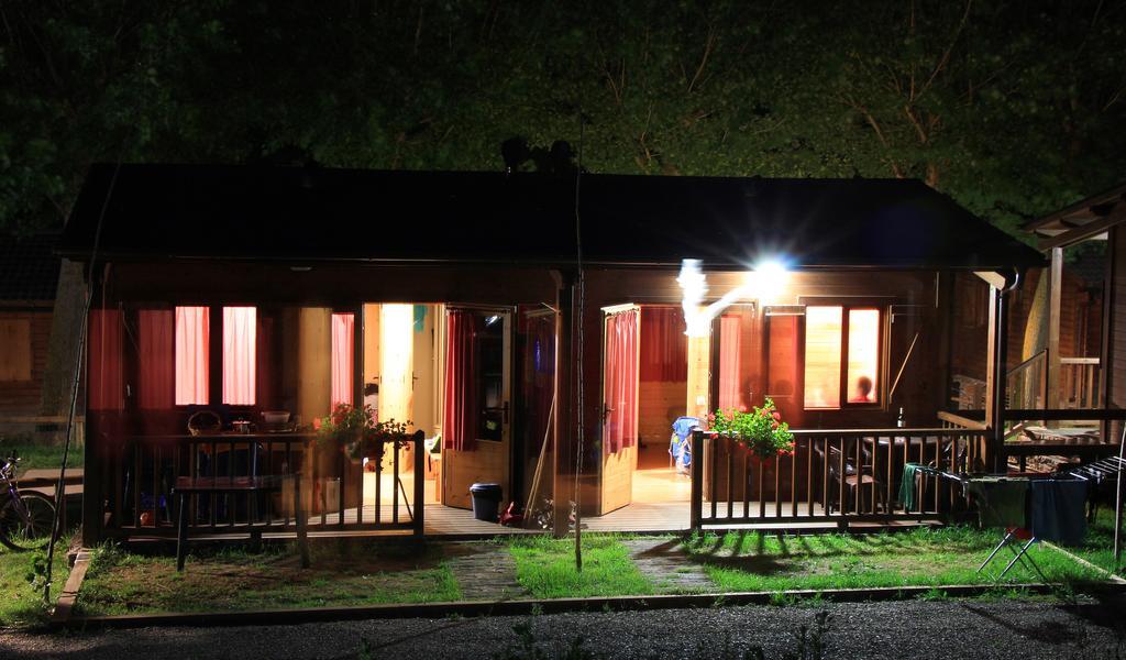 Bungalows Nou Camping La Guingueta D'Aneu Bagian luar foto