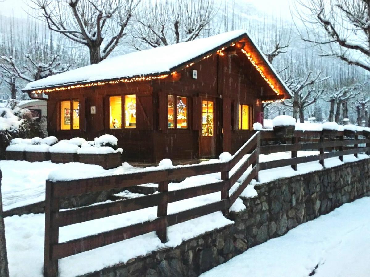 Bungalows Nou Camping La Guingueta D'Aneu Bagian luar foto