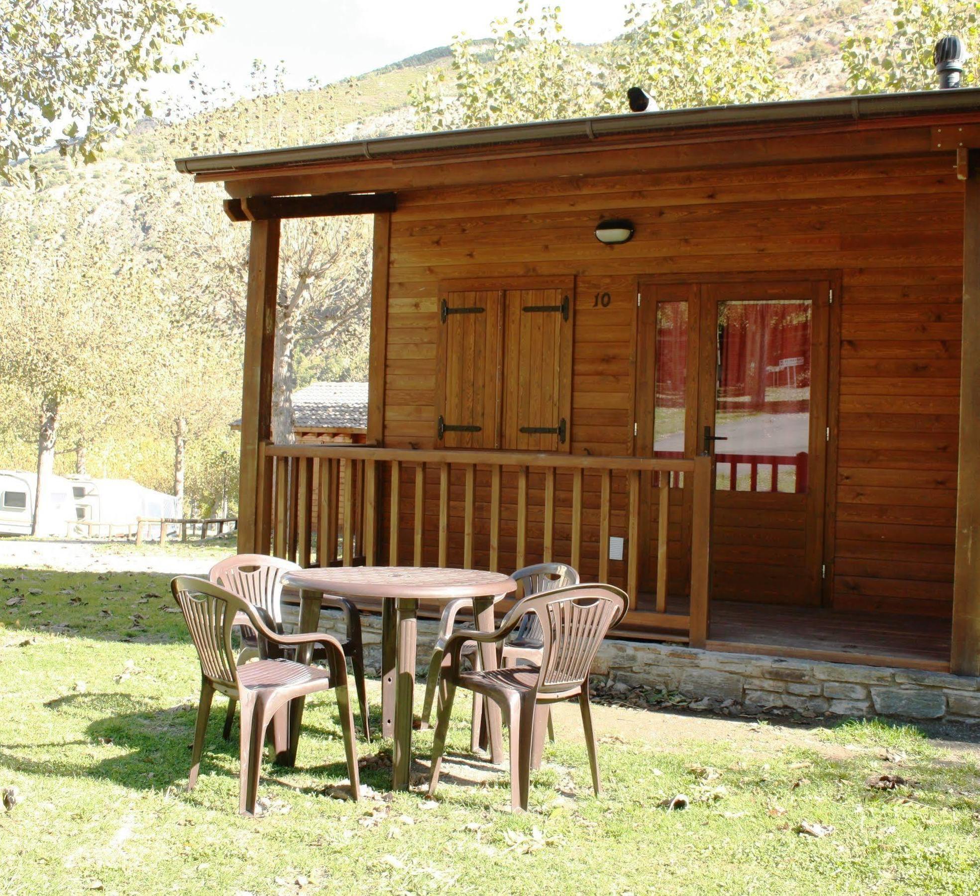 Bungalows Nou Camping La Guingueta D'Aneu Bagian luar foto