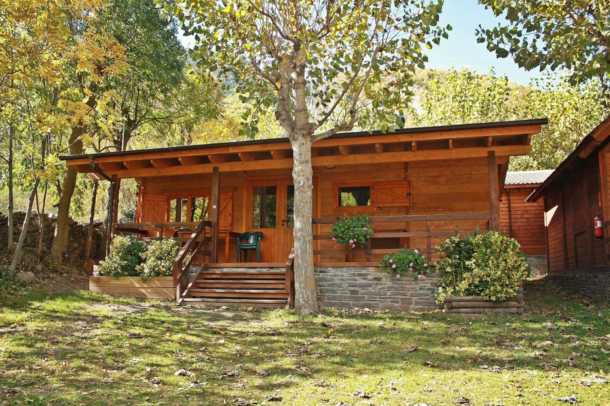Bungalows Nou Camping La Guingueta D'Aneu Bagian luar foto