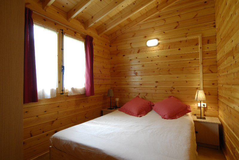 Bungalows Nou Camping La Guingueta D'Aneu Bagian luar foto